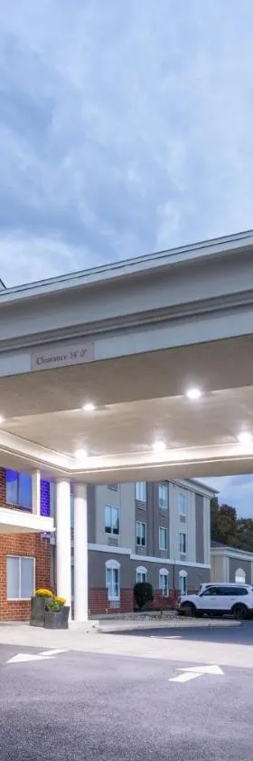 瓦恩兰米尔维尔快捷假日套房酒店，位于瓦恩兰的酒店