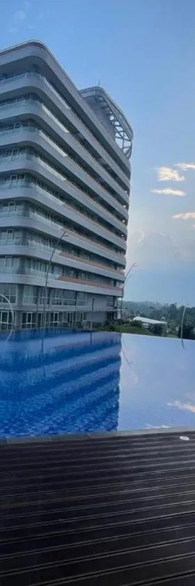 The Nove Apartment Kalani Tower Sea View，位于Telukmataikan的酒店