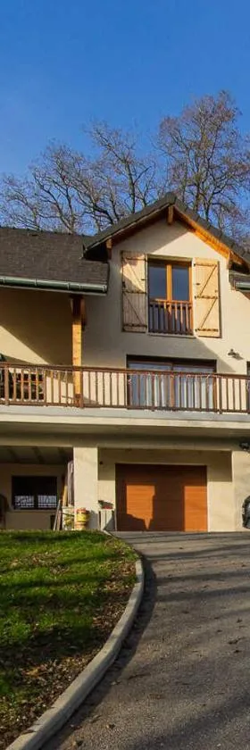 A l'oree des monts，位于Bassens的酒店