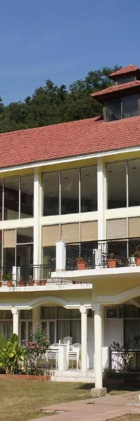 河畔度假酒店，位于Devaprayāg的酒店
