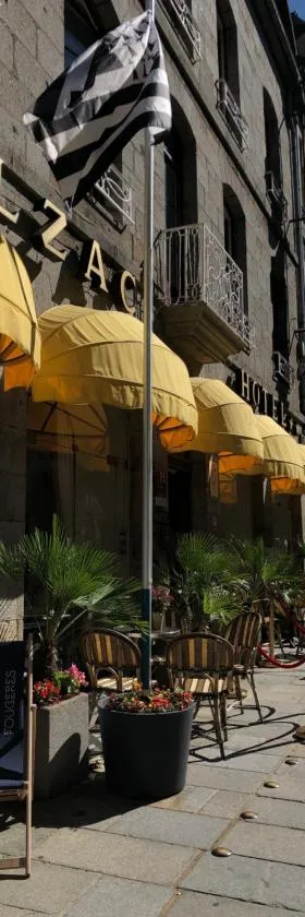 Balzac Hôtel Restaurant，位于富热尔的酒店