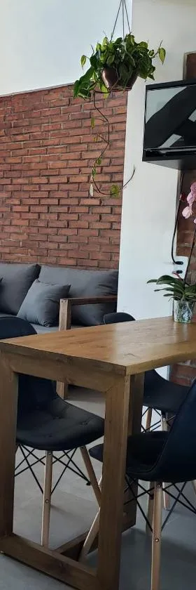 The Guest House hostel，位于Balneário Gaivotas的酒店