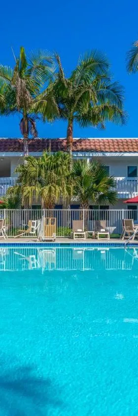Studio 6 Suites Carpinteria, CA Santa Barbara South，位于卡宾特里拉的酒店