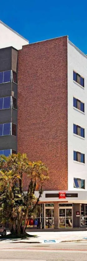 ibis Paranagua，位于巴拉那瓜的酒店