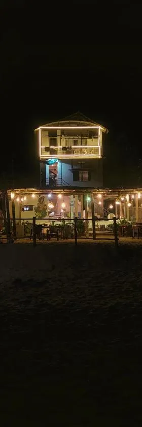 Surya cafe and stay sea view，位于戈卡尔纳的酒店