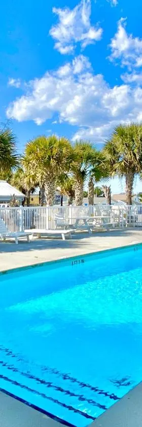 Island Inn of Atlantic Beach，位于大西洋滩的酒店
