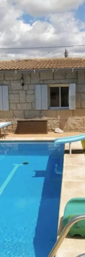 Acogedora casita loft de piedra con piscina compartida，位于贝塞里尔德拉谢拉的酒店