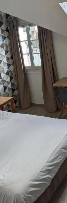 Contact Hôtel - Hôtel Le Lion d'Or Lamballe，位于朗巴勒的酒店