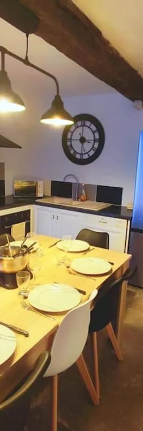 Agréable maison 8 personnes WIFI et clim，位于Marmeaux的酒店