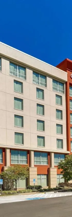 Drury Inn & Suites Independence Kansas City，位于蓝溪市的酒店