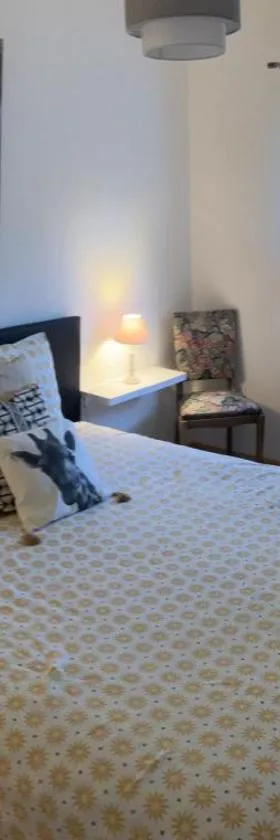 Jolie, cozy, confortable maison de ville au calme à 5min du centre de Verdun, parking devant la maison，位于Belleville-sur-Meuse的酒店