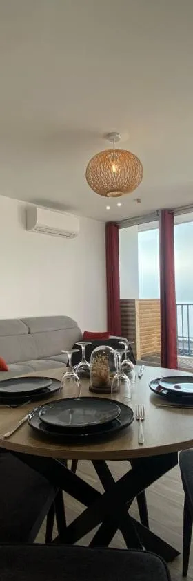 L'ÉTOILE AZ - vue lac - Sauna privé，位于Tresserve的酒店