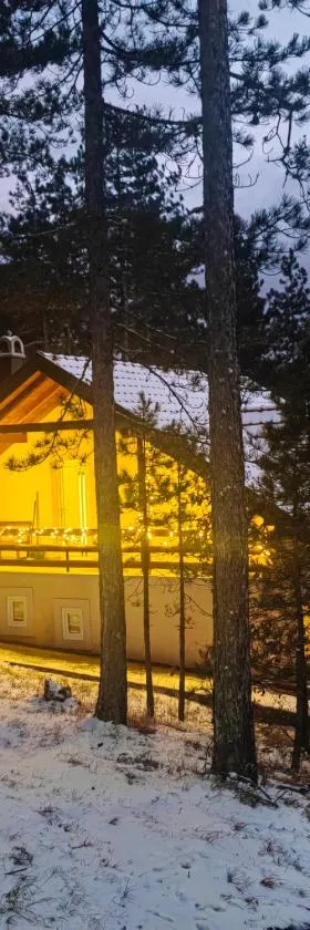 Cottage Nena Tara，位于卡鲁德杰尔斯科巴尔的酒店
