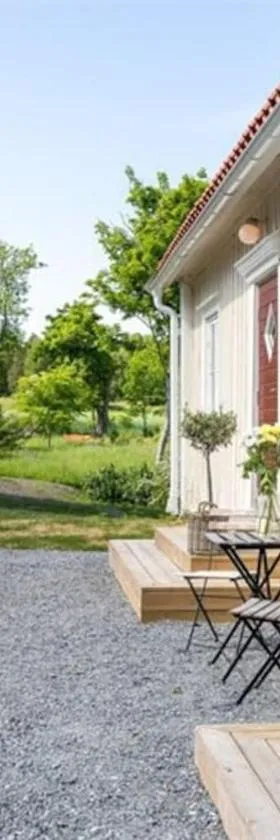 Prästgården i lantlig miljö med fyra sovrum, dusch, kök och vardagsrum，位于Knivsta的酒店