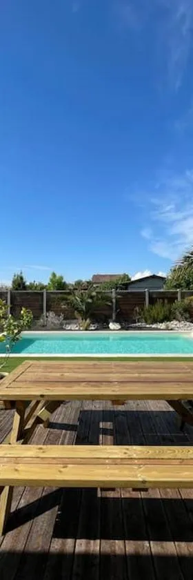 Charmante Maison entre châteaux et océan，位于Cussac-Fort-Medoc的酒店
