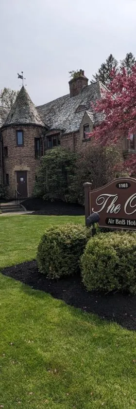 The Oaks B&B Hotel and Spiritual Center，位于詹姆斯敦的酒店