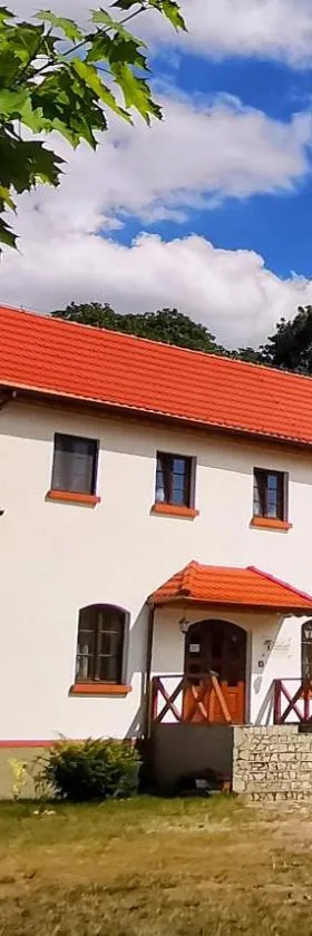 Gospodarstwo nad jeziorem，位于Załom的酒店