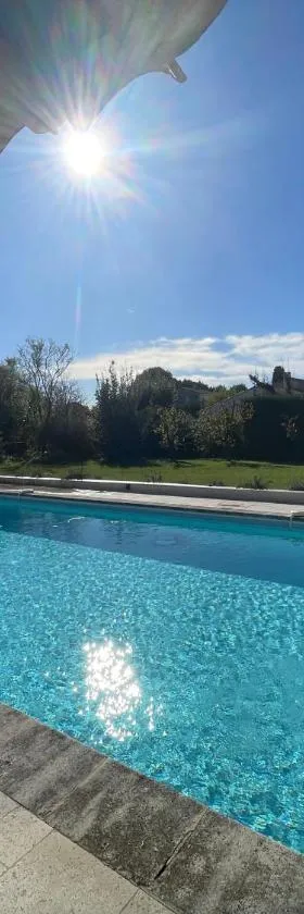 LUBERON SOLEIL ET OLIVIERS，位于Les Taillades的酒店