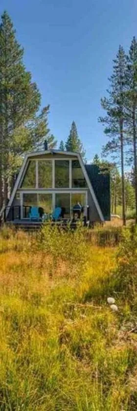 Modern Gambrel Cabin Near Ski Resorts，位于特拉基的酒店