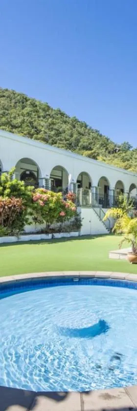 AFFORDABLE ISLAND ESCAPE! Queen Studio, Nelly Bay，位于耐莉湾的酒店