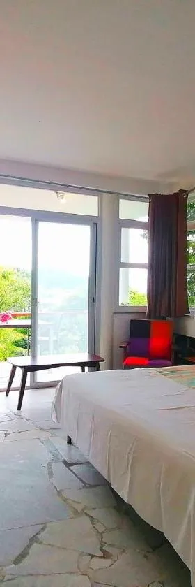 Lonos Circle Ocean View Room，位于Romblon的酒店