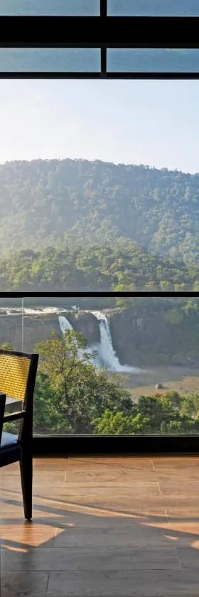 Flora Misty Falls Athirappilly，位于Athirappilly的酒店
