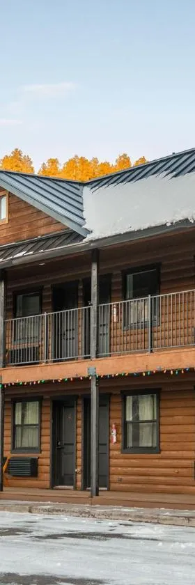 High Creek Lodge and Cabins，位于帕戈萨斯普林斯的酒店