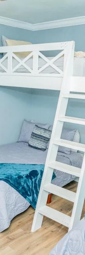 Cottage Beach House Steps From Beach 3 bedroom 2 bath，位于格尔夫海岸的酒店
