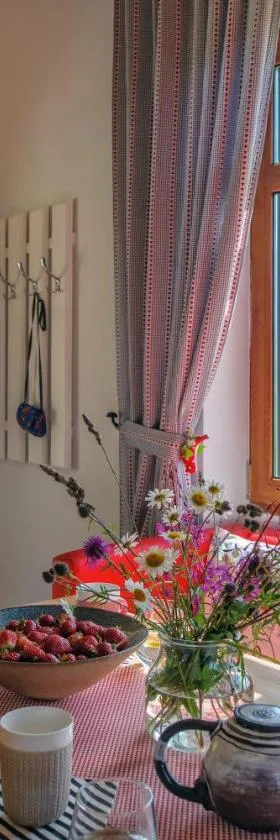 Malinowe Wzgórze domki 60 m2 z balią na wyłączność，位于Krzeszna的酒店