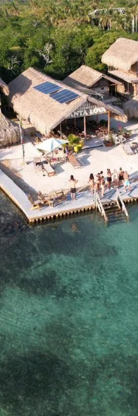Santa Lova Eco-hostel Isla Tintipan，位于Tintipan Island的酒店