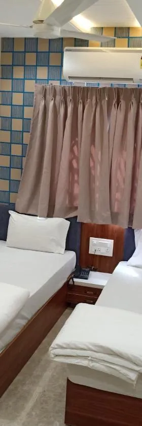 Hotel Suvarnam Residency，位于艾哈迈德讷格尔的酒店