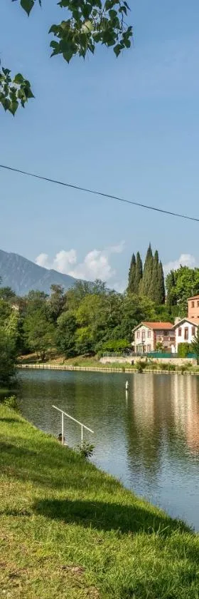 Camping les Rives du Lac de Vinça，位于Vinça的酒店