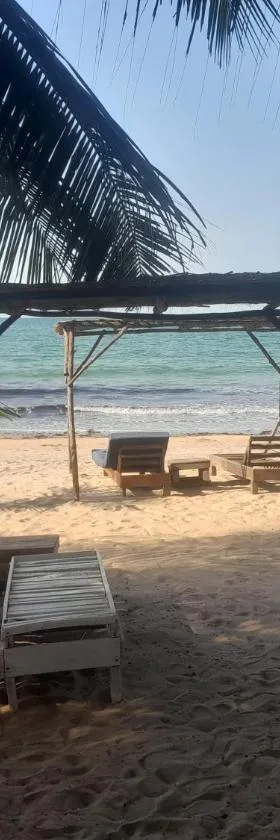 Smile Gambia Beach Bar，位于Brufut的酒店