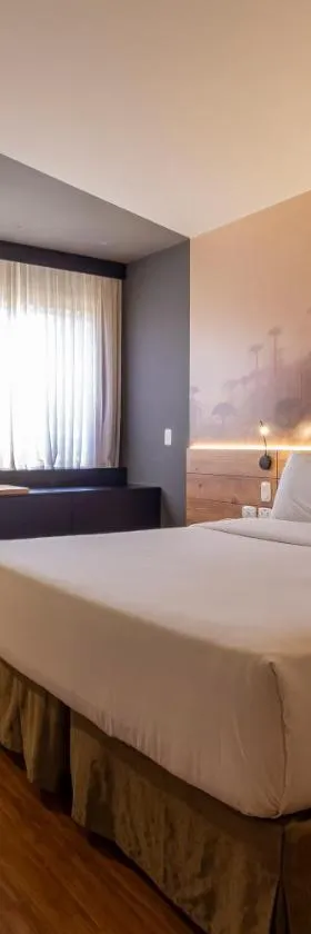 Hotel Cassino Tower Curitiba Aeroporto By Nacional Inn，位于圣若泽杜斯皮尼艾斯的酒店