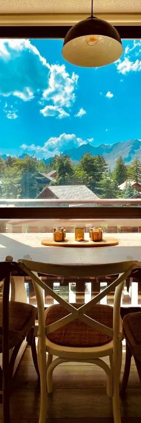 La joue du loup, aux pieds des pistes et vue sur montagnes，位于拉茹杜罗普的酒店