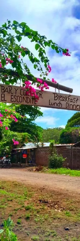 Hostal Y Restaurante El Escondite，位于Ometepe的酒店