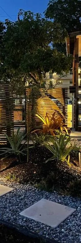 Shares Courtyard Luxury Apt - NEW!，位于罗克雷治的酒店