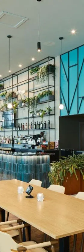 伦敦盖特威克机场万怡酒店，位于霍利的酒店