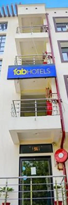 FabHotel Lily Grand，位于Kakarmatha的酒店