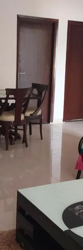 Parkland 4BHK independent floor，位于Ballabgarh的酒店