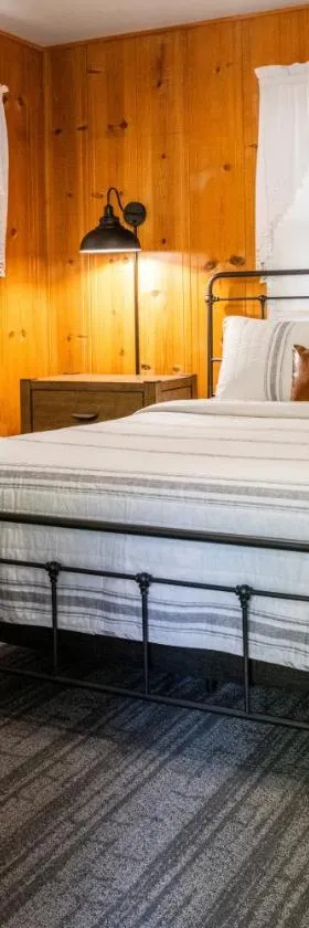 Inn at Sugar Pine Ranch，位于格罗夫兰的酒店