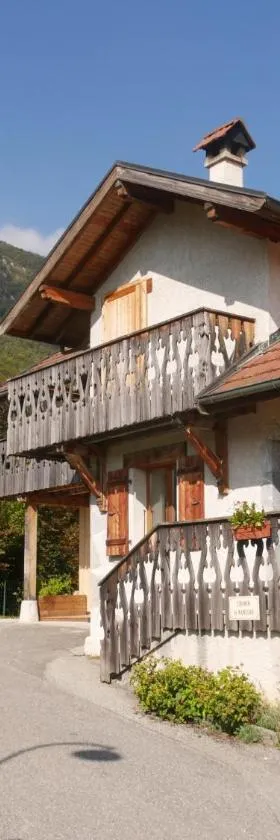 Studio 2 personnes - lumineux - Lac d'Annecy，位于Lathuile的酒店