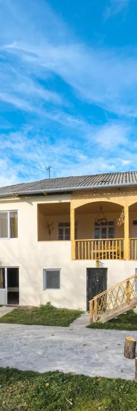 Cypress guesthouse，位于Pokr Ayrum的酒店