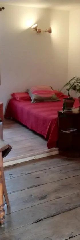 Studio cosy，位于于泽什的酒店