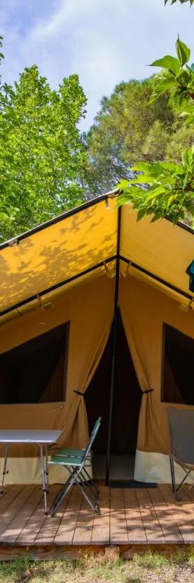 Camping Onlycamp La Confluence，位于Savonnières的酒店
