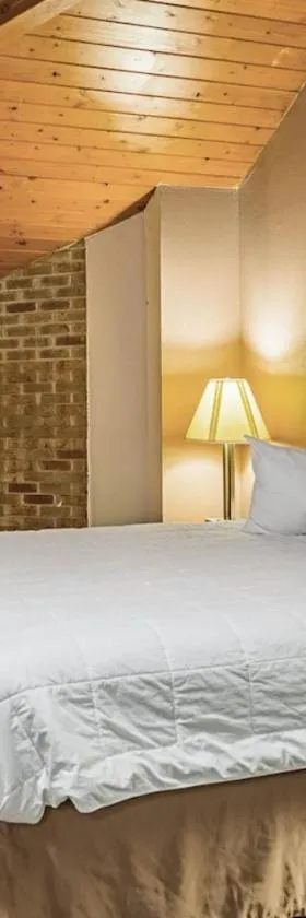Royal Inn Suites，位于Huntington的酒店