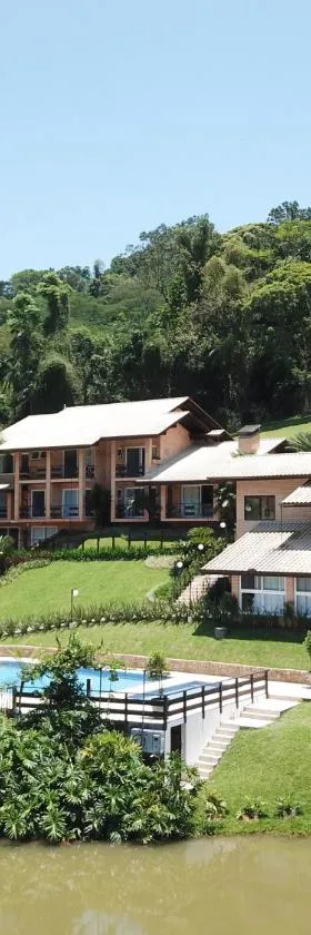 Village Du Lac Hotel，位于波梅罗迪的酒店