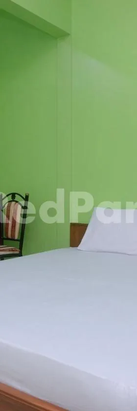 Wisma Giri Mulyo B near Grojogan Sewu Mitra RedDoorz，位于塔旺曼谷的酒店