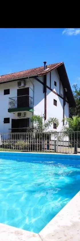 Ninho dos Passaros Penedo RJ，位于佩尼多的酒店