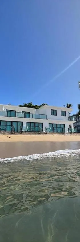 1 Corcega Beachfront Suites，位于林康的酒店